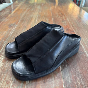 Bacco Bucci Black Leather Open Toe Sandals Size 10 Italian Slip On